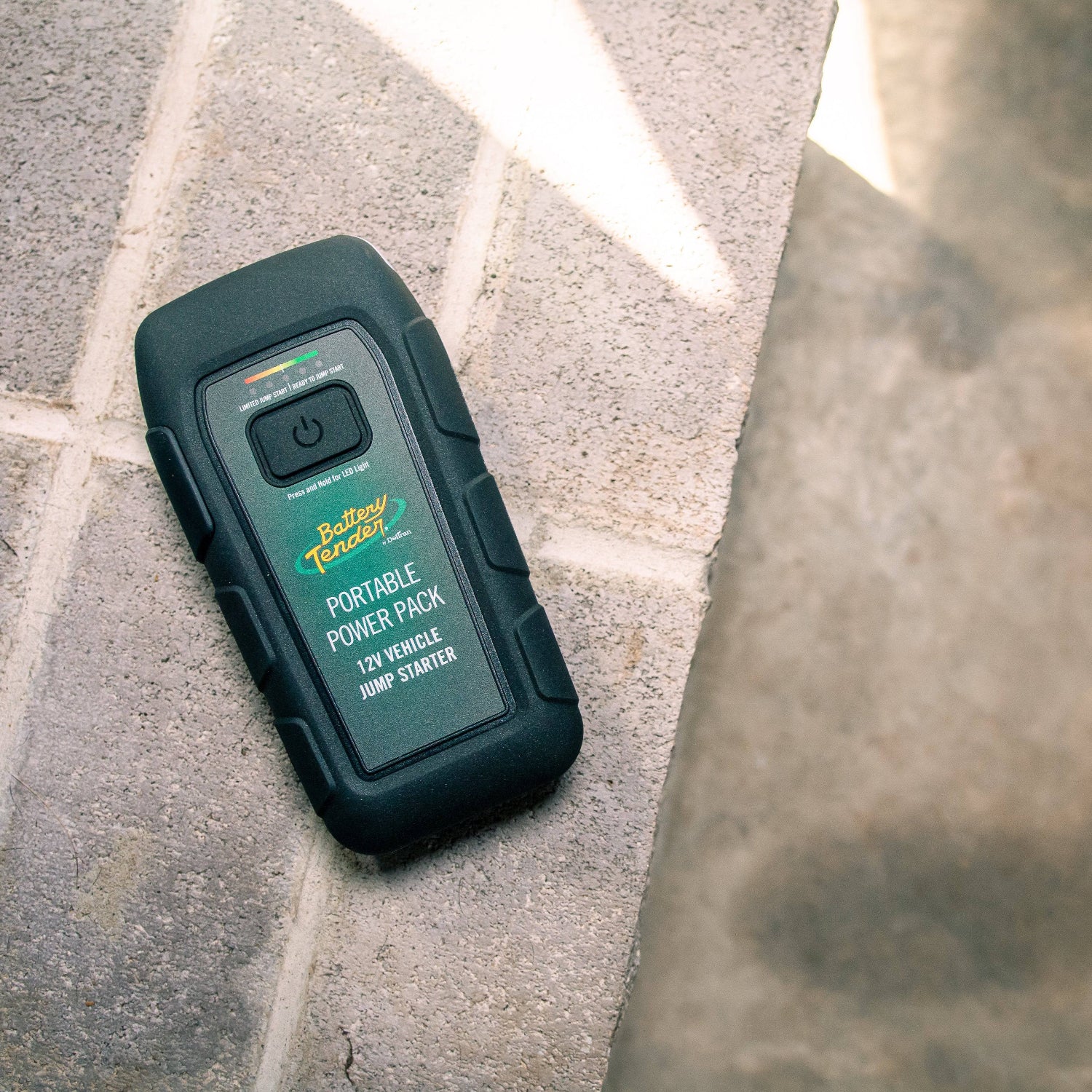 600 AMP Jump Starter - 6400 mAh Power Bank - Battery Tender®