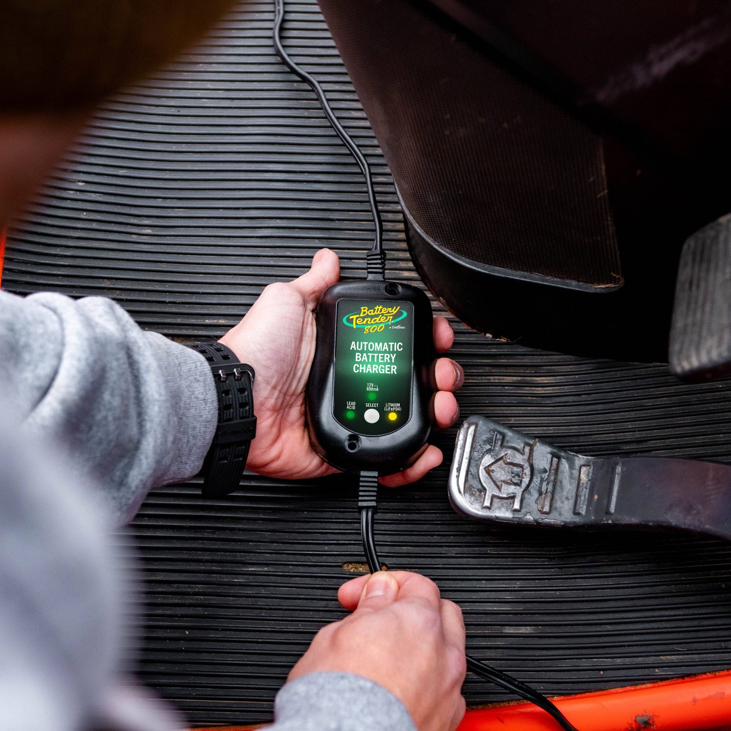 Weather Resistant 800mA, 12V Battery Charger - Battery Tender®